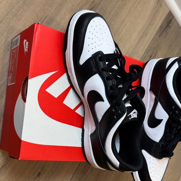 Nike Dunk Boys 7Y Black and White LIKE NEW - Picture 7 of 10